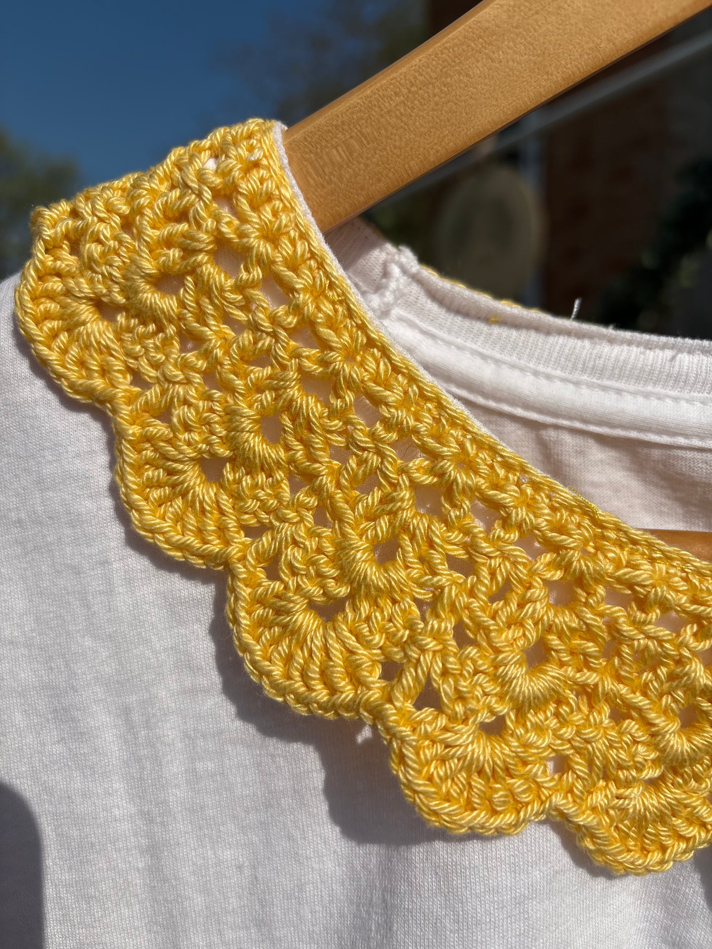 T-shirt cotone con applicazione a uncinetto-lab.knitandcrochet